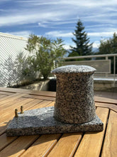 Lade das Bild in den Galerie-Viewer, Lanterne funéraire en Granit Gris - photo 2
