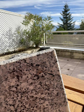 Lade das Bild in den Galerie-Viewer, Lanterne funéraire en Granit Gris - photo 4
