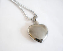 Lade das Bild in den Galerie-Viewer, Pendentif Cendre Tilka - photo 2
