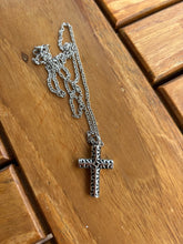 Lade das Bild in den Galerie-Viewer, Pendentif Funéraire Croix - photo 2
