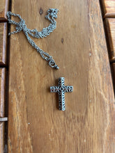 Lade das Bild in den Galerie-Viewer, Pendentif Funéraire Croix - photo 3
