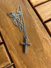 Lade das Bild in den Galerie-Viewer, Pendentif Funéraire Croix - photo 4

