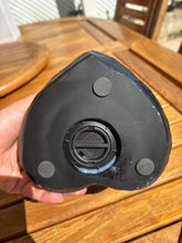 Lade das Bild in den Galerie-Viewer, urne angel chat vue du dessous
