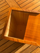 Lade das Bild in den Galerie-Viewer, urne pour humain arbre de vie ouverte
