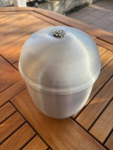 Lade das Bild in den Galerie-Viewer, urne grise brillante
