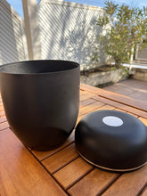 Lade das Bild in den Galerie-Viewer, urne cendres en composite
