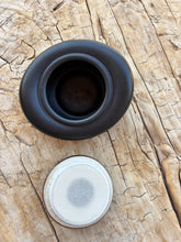 Lade das Bild in den Galerie-Viewer, urne chat ceramique noire ouverte
