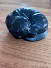 Lade das Bild in den Galerie-Viewer, urne pour chien noire en résine
