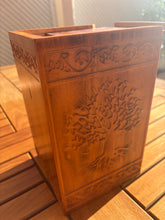 Lade das Bild in den Galerie-Viewer, urne cineraire arbre de vie bois
