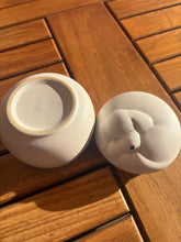 Lade das Bild in den Galerie-Viewer, Urne funéraire Chien blanche - photo 3
