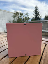 Lade das Bild in den Galerie-Viewer, urne cineraire pour chien osrose de dos
