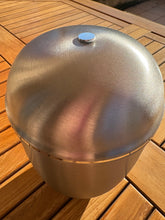 Lade das Bild in den Galerie-Viewer, urne cineraire en metal gris
