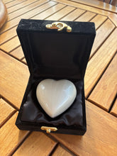 Lade das Bild in den Galerie-Viewer, boite urne coeur 
