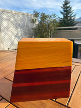 Lade das Bild in den Galerie-Viewer, urne flower en bois pour humain
