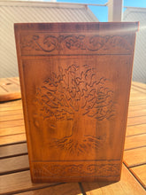 Lade das Bild in den Galerie-Viewer, urne funeraire arbre de vie en bois 
