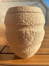 Lade das Bild in den Galerie-Viewer, Urne funéraire biodégradable animaux - photo 1
