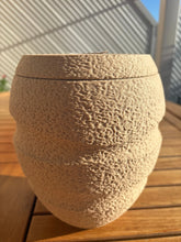 Lade das Bild in den Galerie-Viewer, Urne funéraire biodégradable - photo 2

