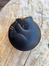 Lade das Bild in den Galerie-Viewer, urne funeraire pour chat en céramique
