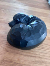 Lade das Bild in den Galerie-Viewer, urne funeraire pour chien en résine
