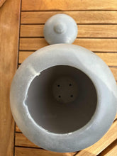 Lade das Bild in den Galerie-Viewer, urne funeraire classic grise vue du dessus
