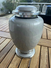 Lade das Bild in den Galerie-Viewer, urne funeraire grise infini
