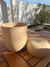 Lade das Bild in den Galerie-Viewer, urne pour homme ou femme beige
