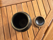 Lade das Bild in den Galerie-Viewer, urne kokia ouverte vue du dessus
