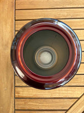 Lade das Bild in den Galerie-Viewer, urne mandalay bordeaux vue du dessus
