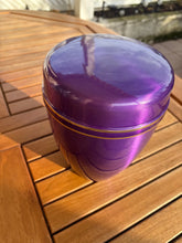 Lade das Bild in den Galerie-Viewer, Urne Métal Œillet violette - photo 4
