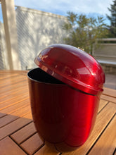 Lade das Bild in den Galerie-Viewer, urne metal rouge pour homme ou femme
