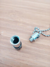Lade das Bild in den Galerie-Viewer, Urne Pendentif Cylindre Noir - photo 2
