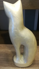Lade das Bild in den Galerie-Viewer, Weiße Perle Katzenurne

